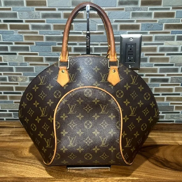 Authentic LOUIS VUITTON monogrammed Ellipse MM Handbag - Picture 1 of 9